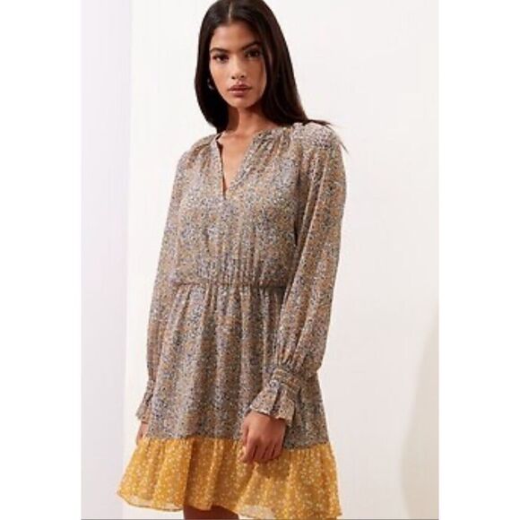 NWT Banana Republic Floral SMOCKED FIT-AND-FLARE DRESS Size Medium Petite - Picture 1 of 6